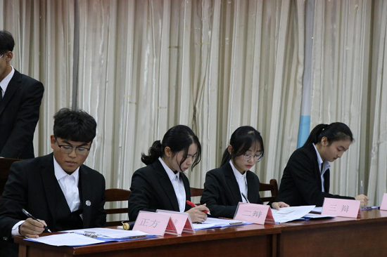 beat365英国官方网站第一届“争鸣杯”辩论赛半决赛顺利举办