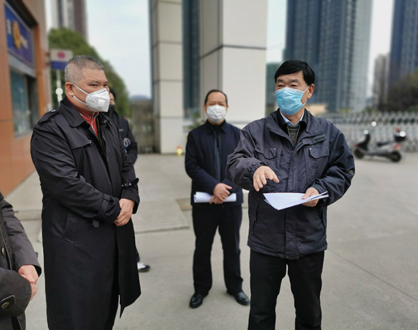 省委教育工委副书记庆承松一行至beat365官网督查指导疫情防控工作
