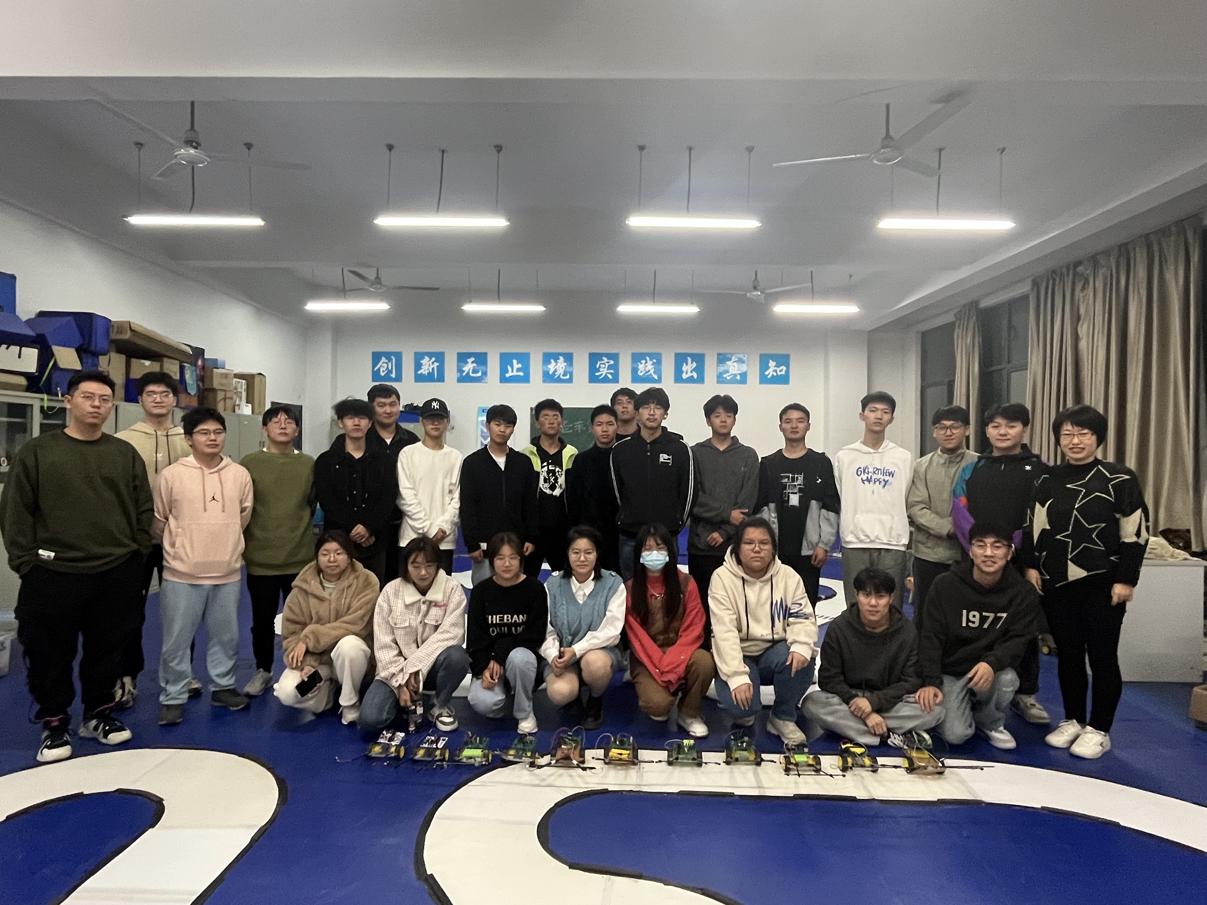 beat365英国官方网站第十二届智能车竞赛顺利举行