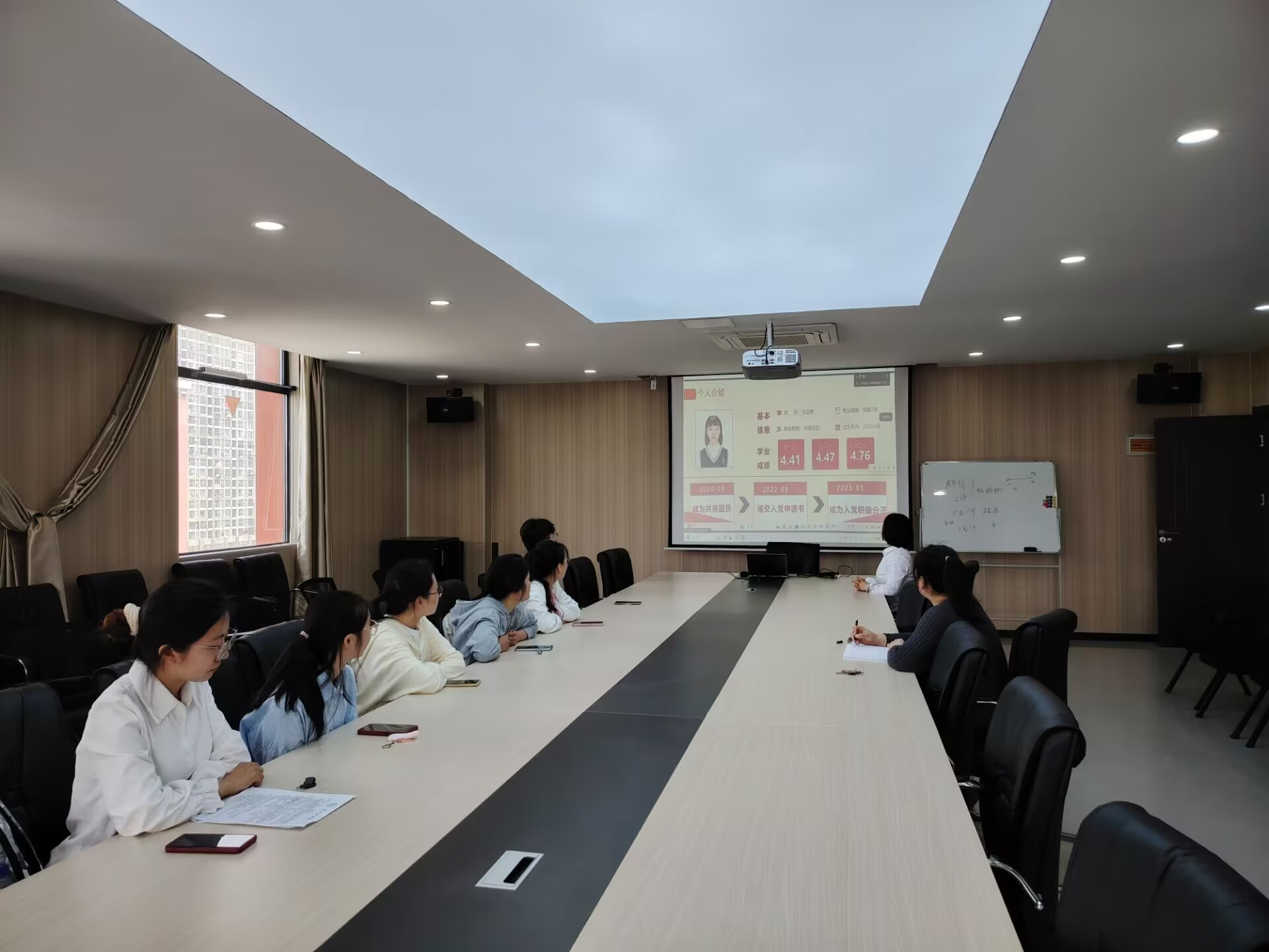 beat365英国官方网站财经学院开展第十一期发展对象陈述答辩会